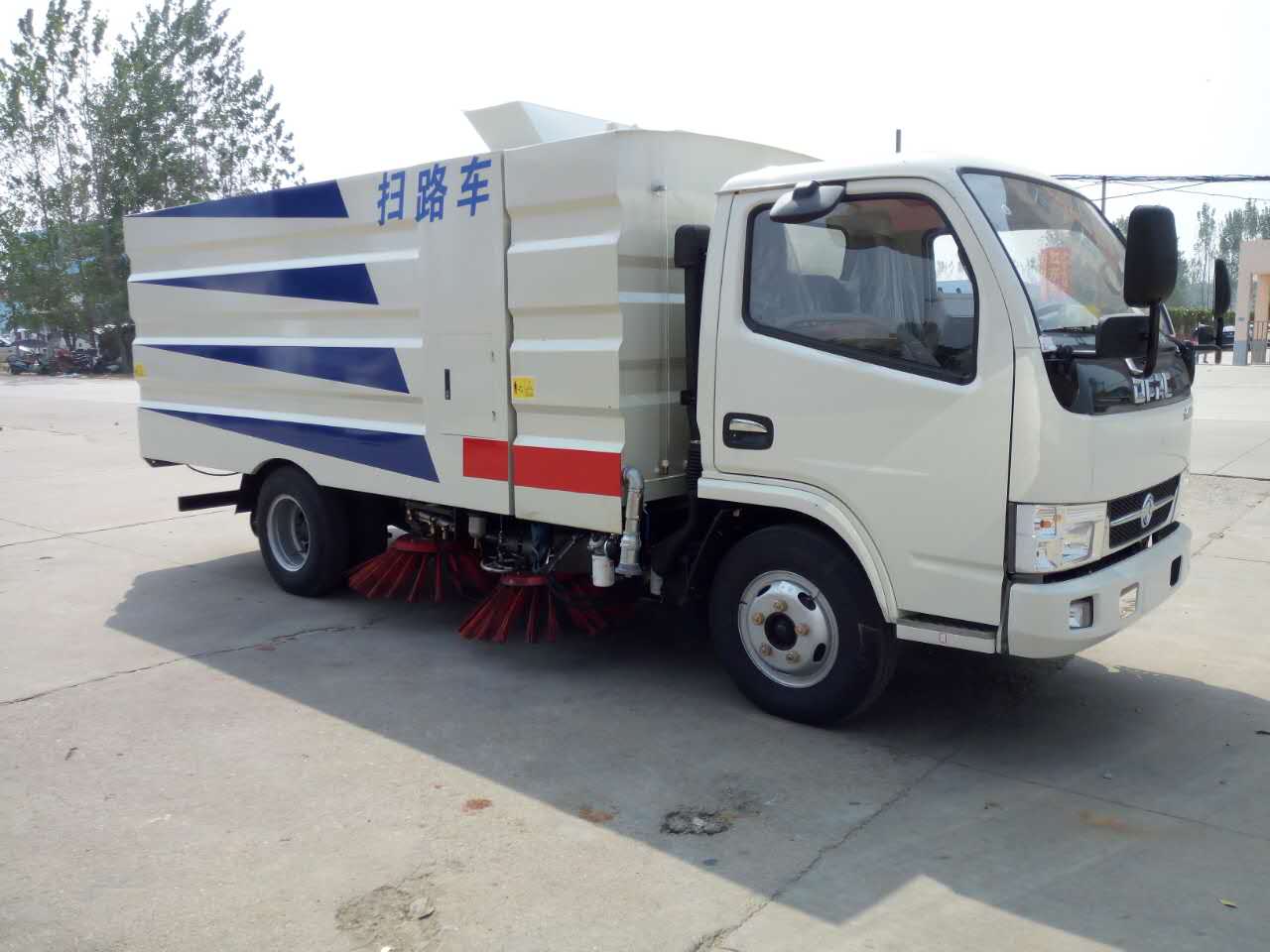 東風(fēng)國(guó)五掃路車 出廠價(jià)格分析與選購(gòu)指南
